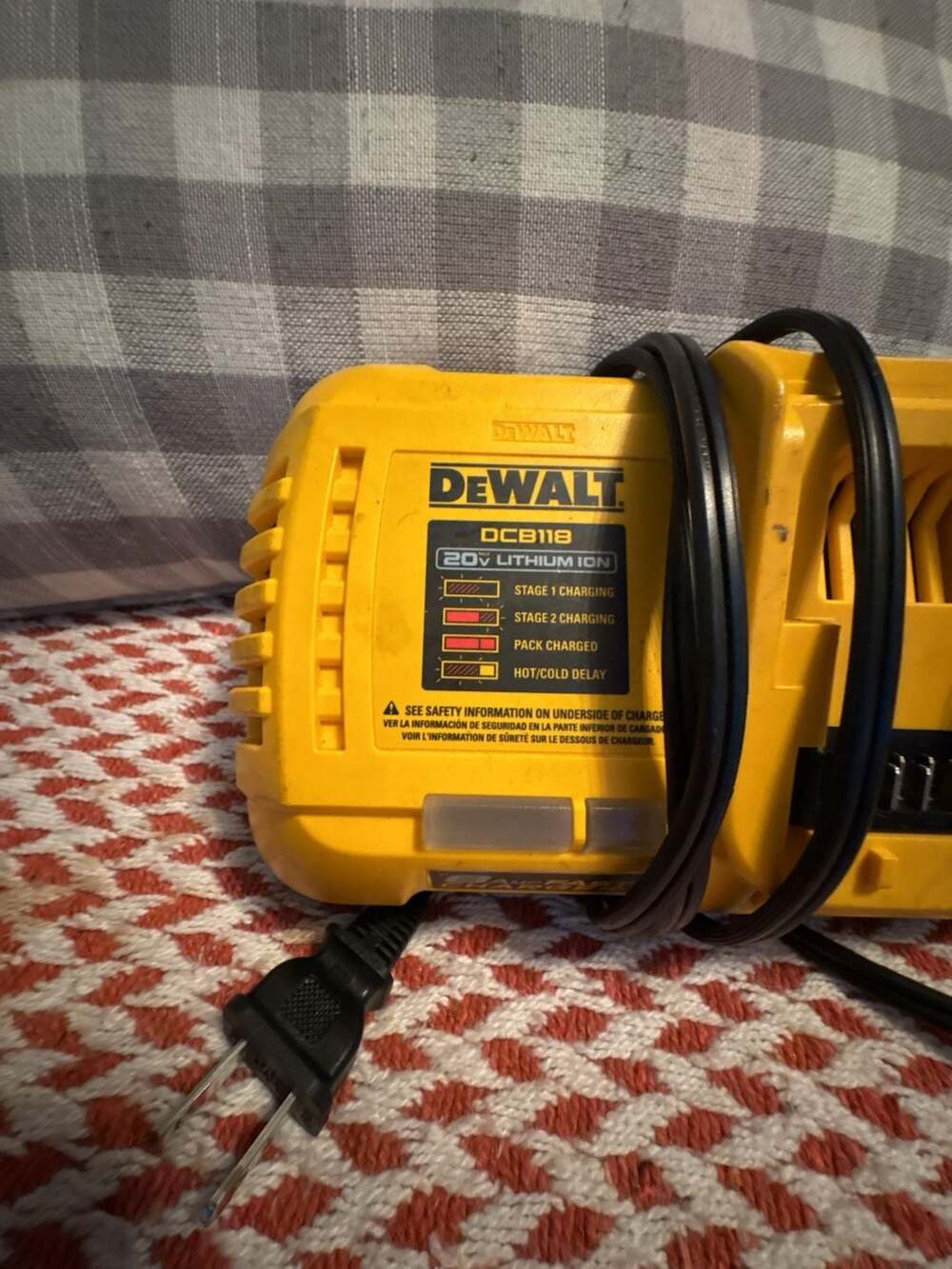 DeWalt DCB118 20V MAX 8 Amp Fast Battery Charger